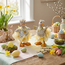 Artikel Dekorativ ankafigur i blommig klänning, vår, detaljerad sommardekoration, 11 cm, 2 stycken