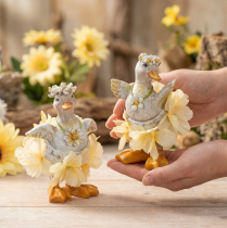 Artikel Dekorativ ankafigur i blommig klänning, vår, detaljerad sommardekoration, 11 cm, 2 stycken