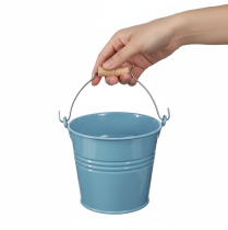Artikel Dekorativ hink, metall, trähandtag, blomkruka, blå, 16 cm hög, 2 stycken