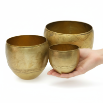 Artikel Dekorativa vaser i mässingsliknande metall Ø18/15/12,5 cm, set om 3