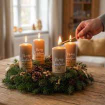 Artikel Adventsljus "God Jul" - pelarljus i naturligt vax i brunt, set om 4, Ø60 mm, höjd 130 mm, RAL-kvalitetsmärke, dekorativa julljus