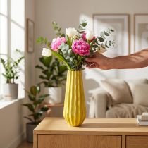 Artikel Vas med räfflad design för elegant inredning i vardagsrummet, 33 cm