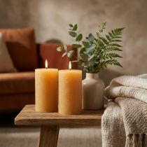 Artikel Enfärgade blockljus, honungsfärgade, set om 2, 85×150 mm, lång brinntid, skapar en mysig atmosfär, bordsdekoration