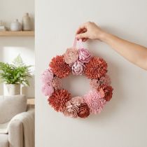 Artikel Hängande blomsterkrans med rosa blommor för elegant dekoration av vardagsrummet, 25 cm