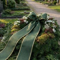 Artikel Moiré kransband 200mm mörkgrönt med pärlkant och taftväv - dekorativt band för fester och begravningsblomster, 25m