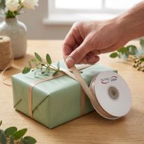 Artikel Smalt beige presentband, fint band för förpackning, 10 mm brett, 50 m långt
