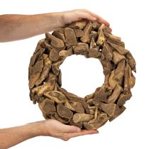 Artikel Dekorativ krans av naturliga träbitar, rund, 35 cm