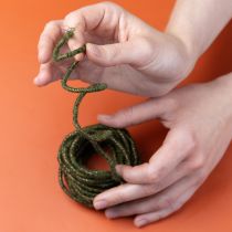 Artikel Grönt ullsnöre med guldtråd, 5m x 5mm med ståltråd, för dekoration och pyssel