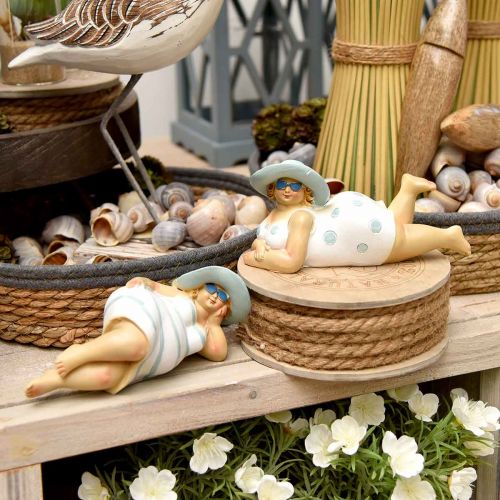 Floristik24 Damer på stranden, badskönheter, havsdekoration blå/vit H7/8cm L17cm set om 2
