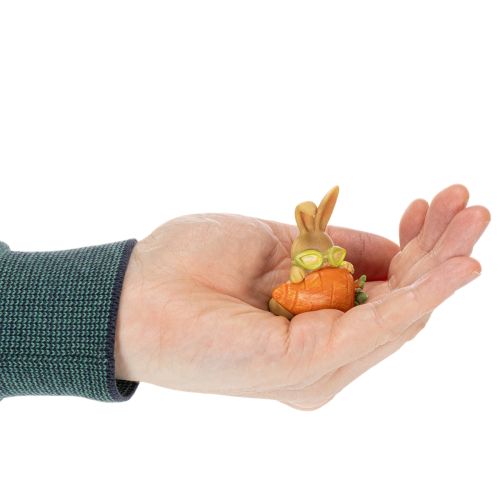 Artikel Dekorativ kanin med morot, dekorativa påskharefigurer, 6 cm, 3 stycken