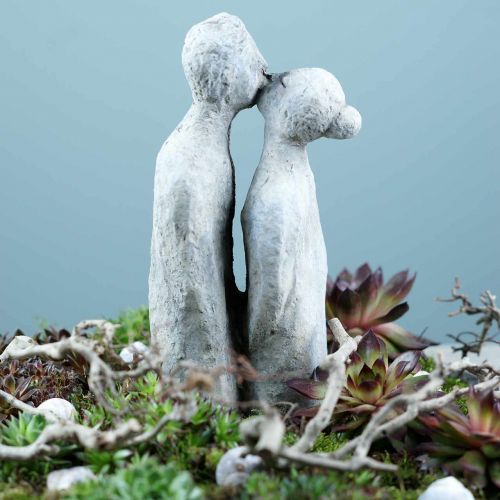 Artikel Dekorativ figur kyssande par sten gjuten grå 10 × 8cm H28cm