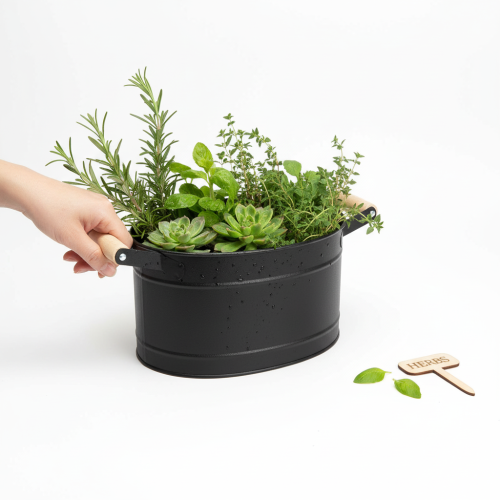 Artikel Oval blomkruka i metall med handtag, svart och naturlig finish, 34x19,5x15cm