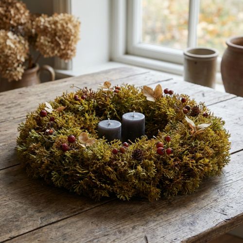 Dekorativ konstgjord mosskrans med hängare brungrön Ø30cm | Floristik24.se