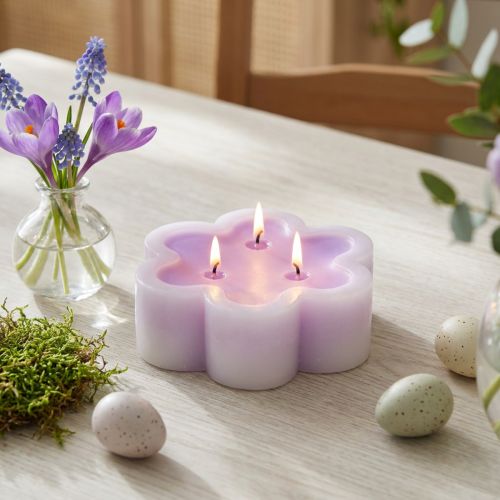 Tre-vekar ljus som blomljus lila vit Ø11,5cm H4cm | Floristik24.se