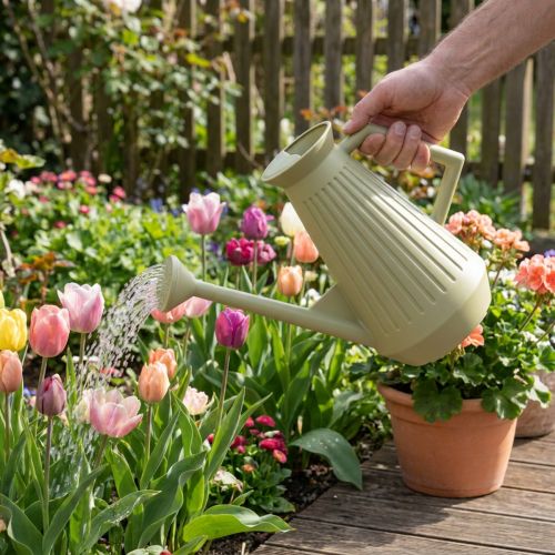 9L vattenkanna i olivgrönt med avtagbar rosett, praktisk för trädgårds- och blomsterskötsel, robust, 42 cm | Floristik24.se