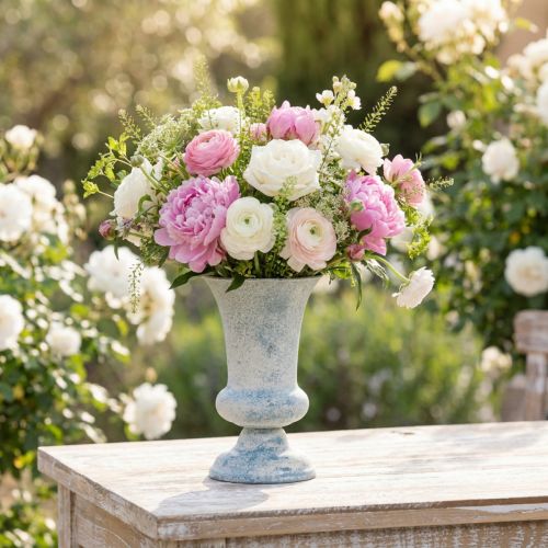 Antik vit och blå kalkformad blomvas, Ø17cm H24cm | Floristik24.se