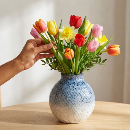Keramisk vas glaserad blå och vit flätad look H18,5cm | Floristik24.se