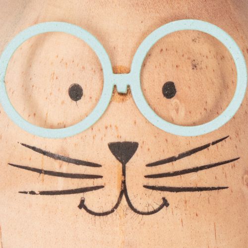 Artikel Dekorativa träkaninfigurer med ansikten för lekfulla accenter på bord och hyllor, 14 cm, 3 stycken