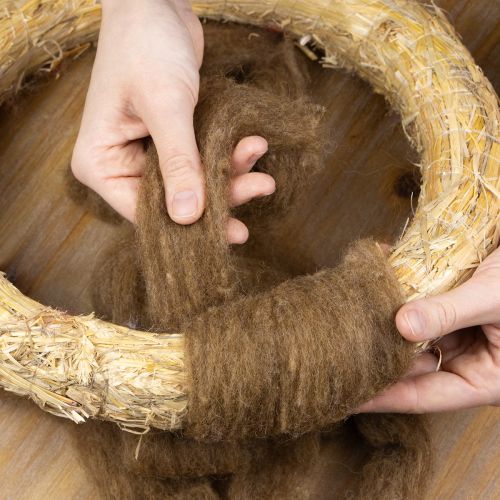 Artikel Ullsnöre, dekorativ ull, brunt, 2m. Ullsnöre, tovningsull för hantverk och blomsterdekorationer.