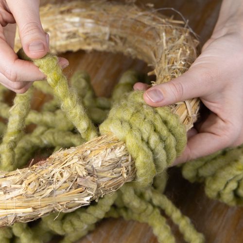 Artikel Fluffigt Mirabell-filtsnöre, ull, grönt, 25m dekorativt band för blomsterdekoration, dekoration, pyssel, gör-det-själv