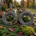 Grenkrans Ø25cm Vit 2-delad set Minneskrans Borddekoration Dörrkrans Adventskrans | Floristik24.se