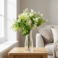 Dekorativ konstgjord blombukett, grön och vit, 36 cm lång, konstgjord blomdekoration för bord, vas och fönsterbräda, eukalyptus och blommor | Floristik24.se