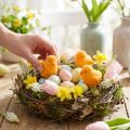 Små påskkycklingar, flockade i gult och orange, 4,5 cm höga, 18 stycken | Floristik24.se