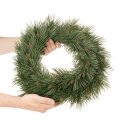 Konstgjord krans av tallgransar med små kottar, 40 cm | Floristik24.se