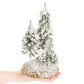 Snötäckta granar, konstgjort vinterlandskap för julby och bordsdekoration, 29 cm | Floristik24.se