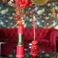 Dekorativ vas med läppstiftsdesign för konstgjorda blommor med långa stjälkar, 38 cm | Floristik24.se